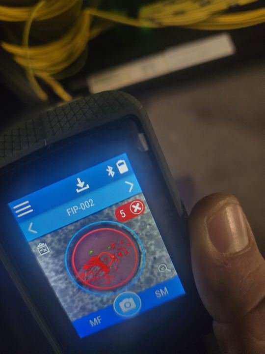 Fiber inspection scope screen flagging a contaminated end face